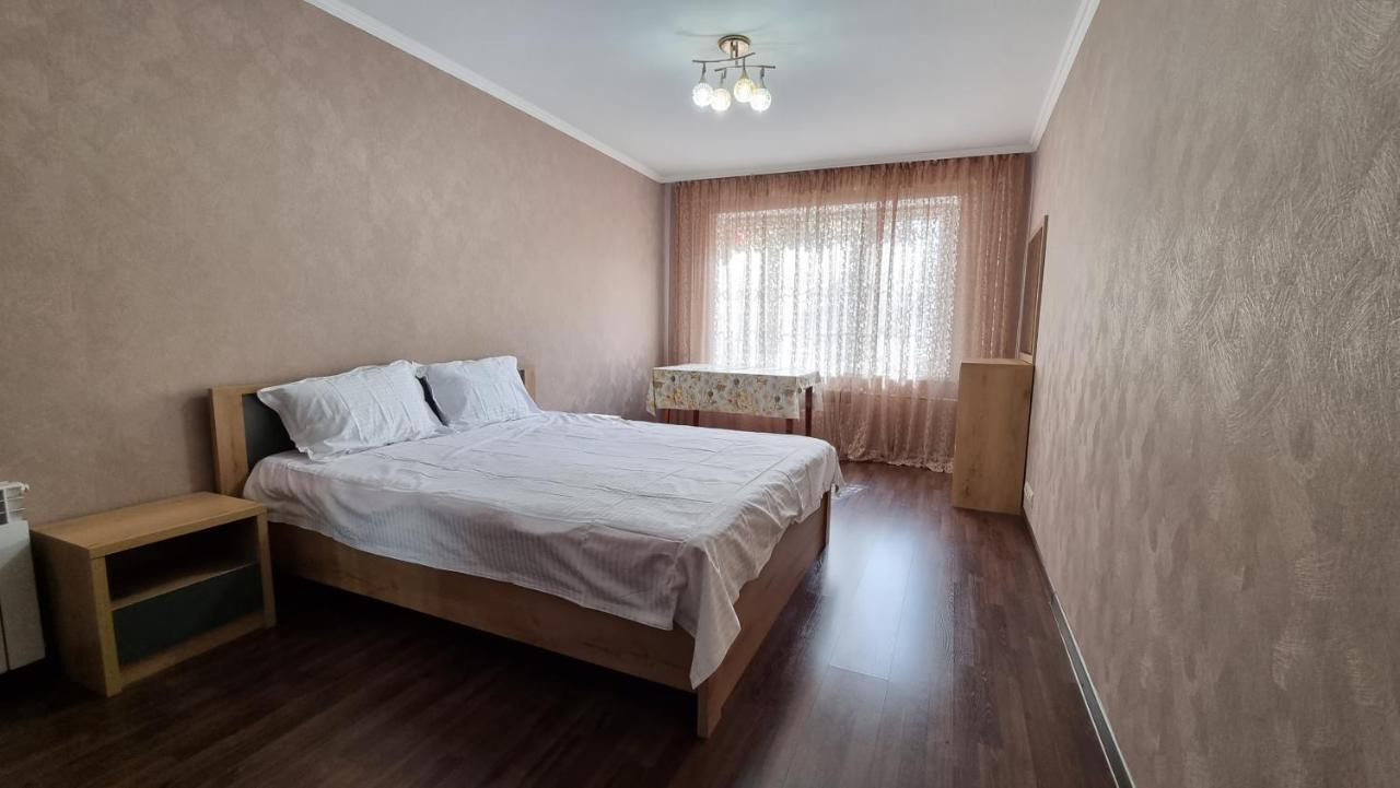 Koktem Apart In The Center Of Almaty Leilighet Eksteriør bilde
